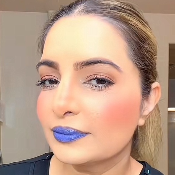 π MATTE ROYAL a MAC MATTE LIPSTICK. RETAIL $25. (RARE FIND) - Picture 4 of 15